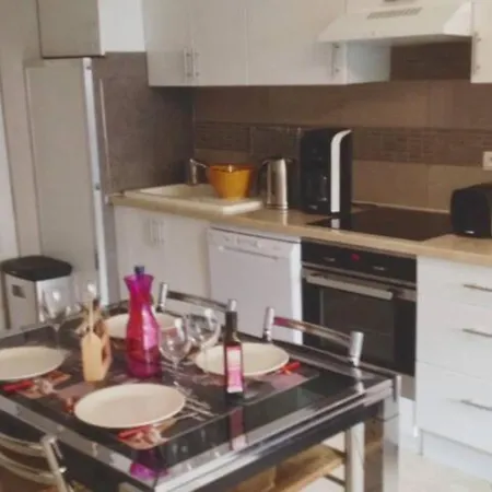 Les Allees Du Cap Appartement
