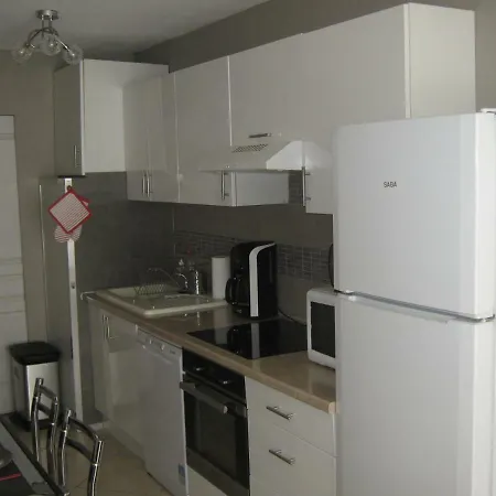 Les Allees Du Cap Appartement *